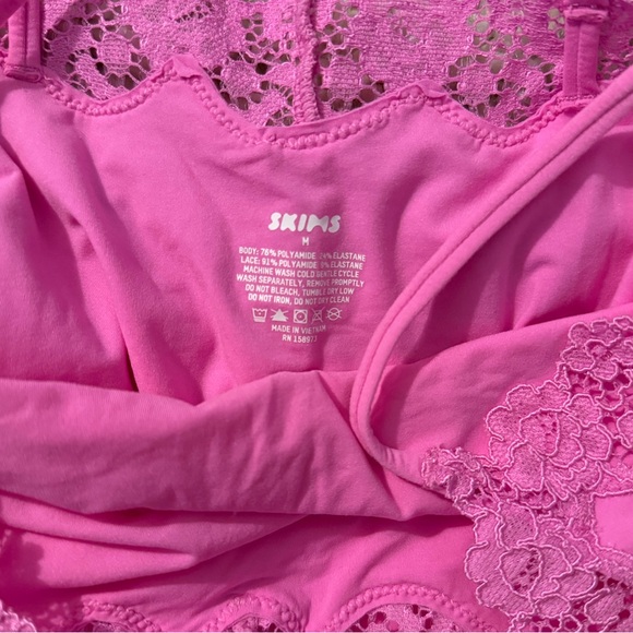 RARE SKIMS Fits Everybody Lace Bodysuit Valentine’s Collection - Picture 6 of 7